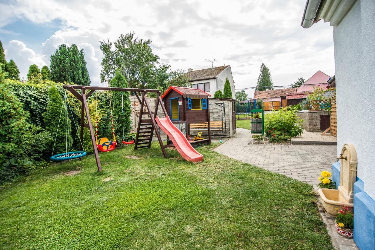 Malovany Dvorecek Dolní Dunajovice Exterior foto